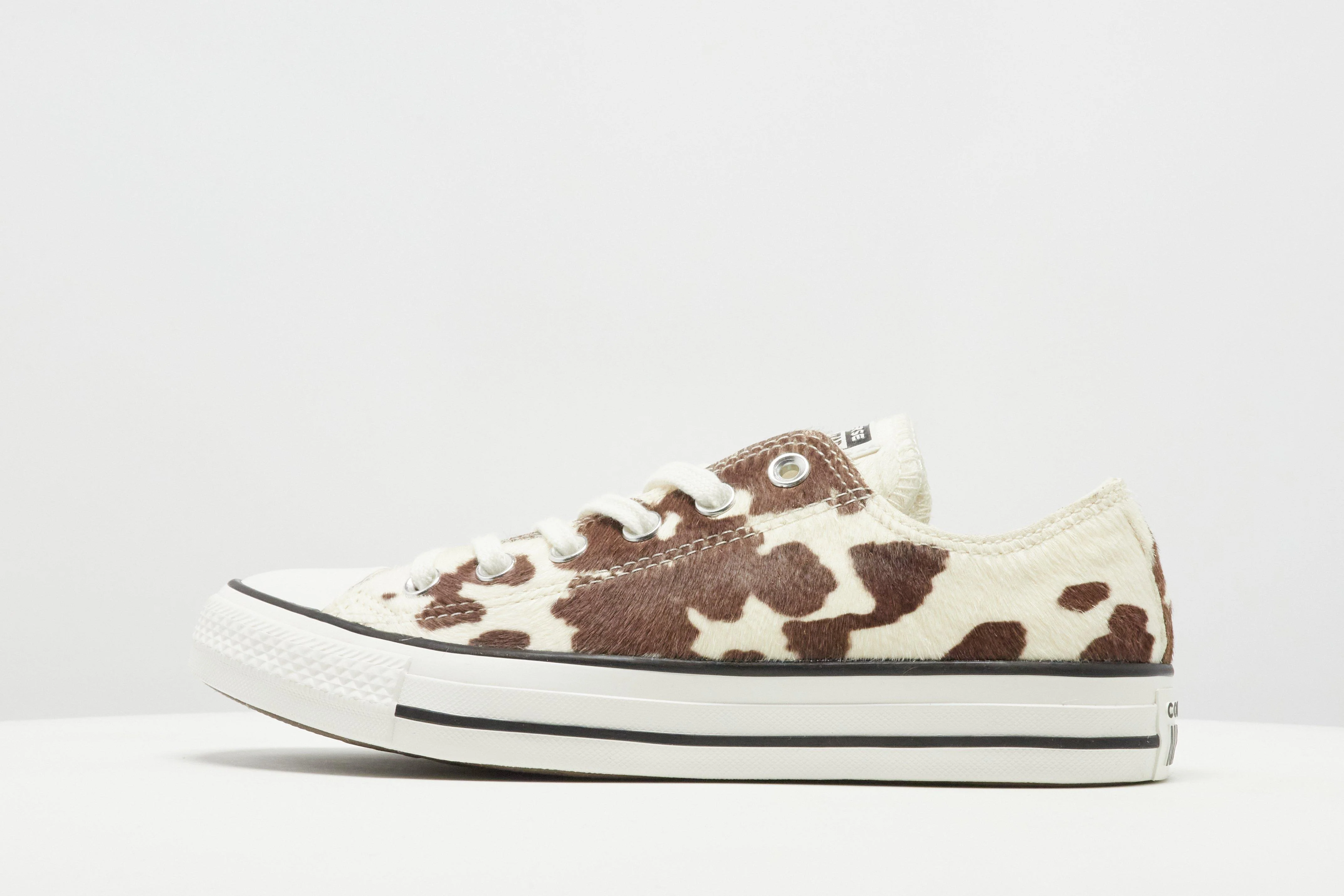 Chuck Taylor All Star Ox Cow Print Women's - Image 7
