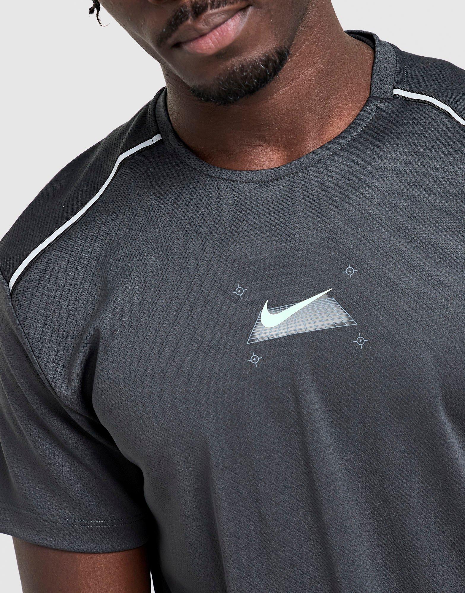 Grid T-Shirt - Image 4