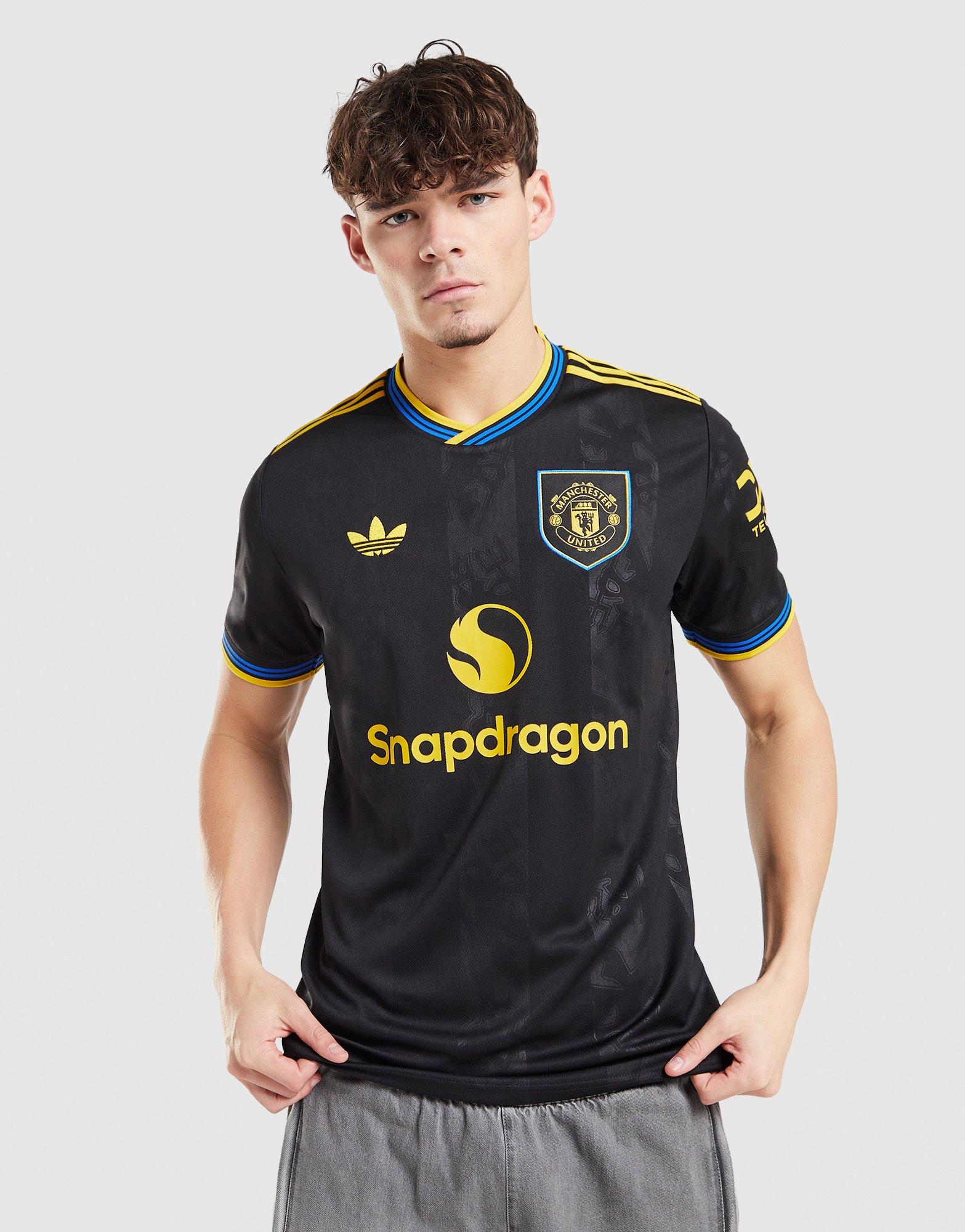Manchester United 2025/26 Fernandes #8 Third Shirt - Image 2
