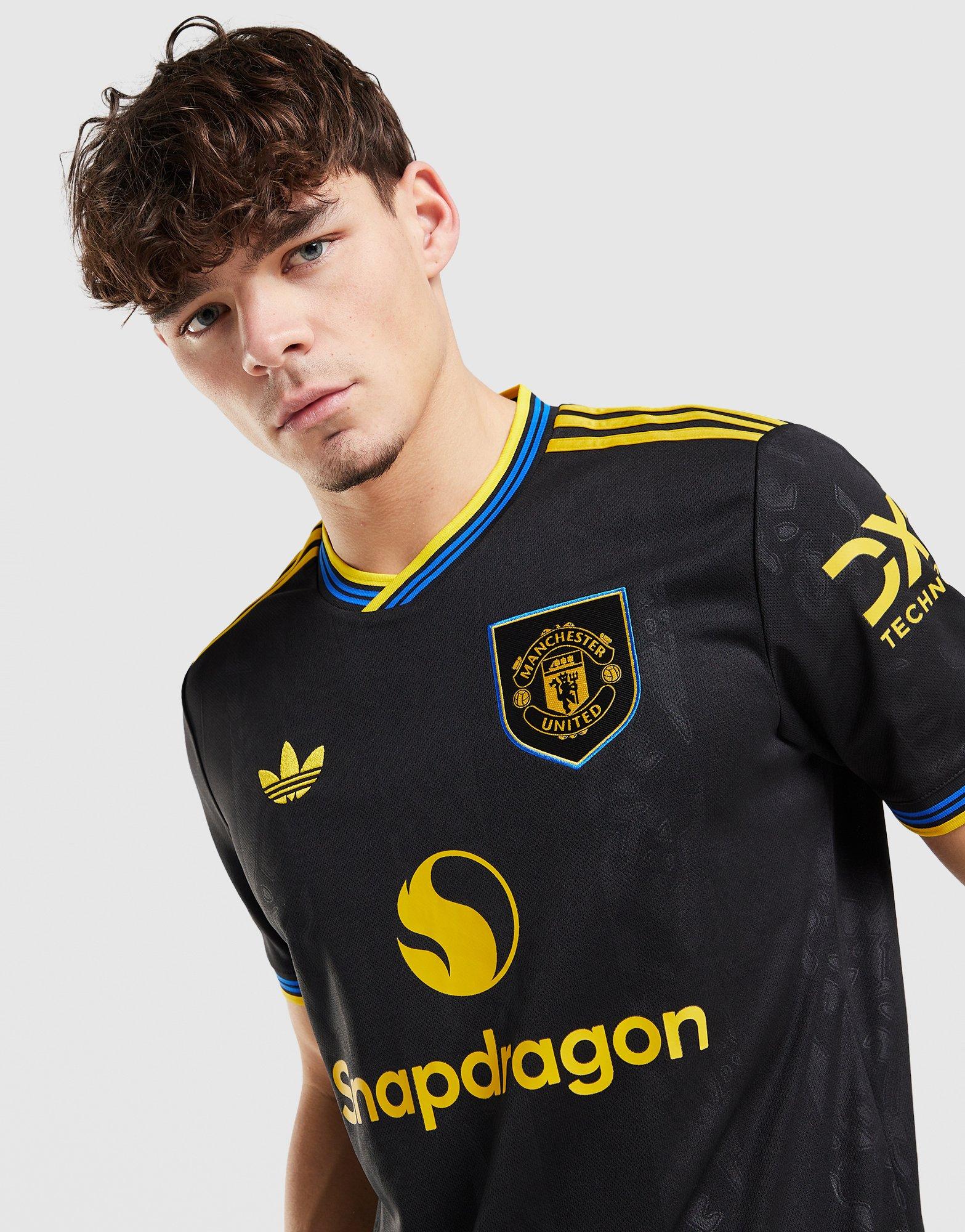 Manchester United 2025/26 Fernandes #8 Third Shirt - Image 3
