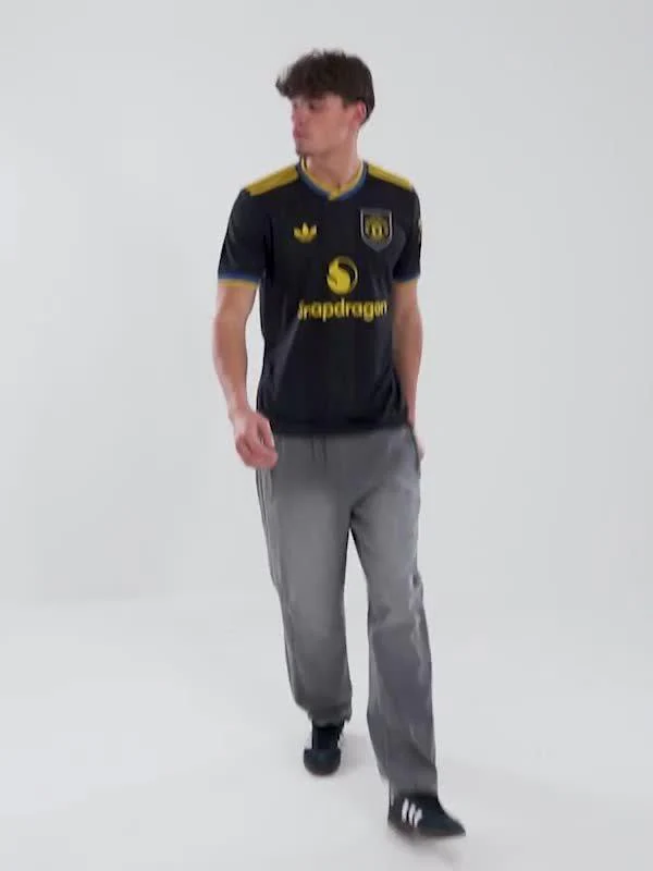 Manchester United 2025/26 Fernandes #8 Third Shirt - Image 7