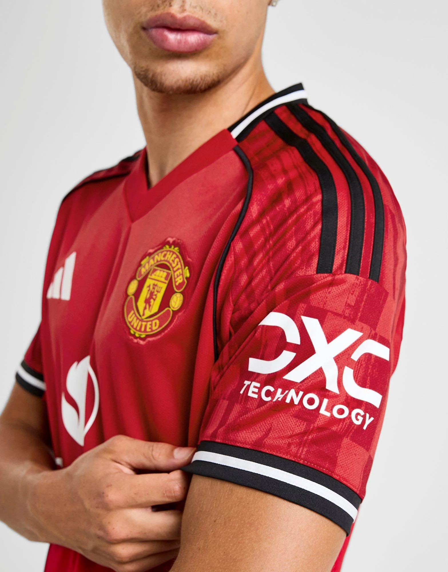Manchester United FC 2025/26 Fernandes Home Shirt - Image 4