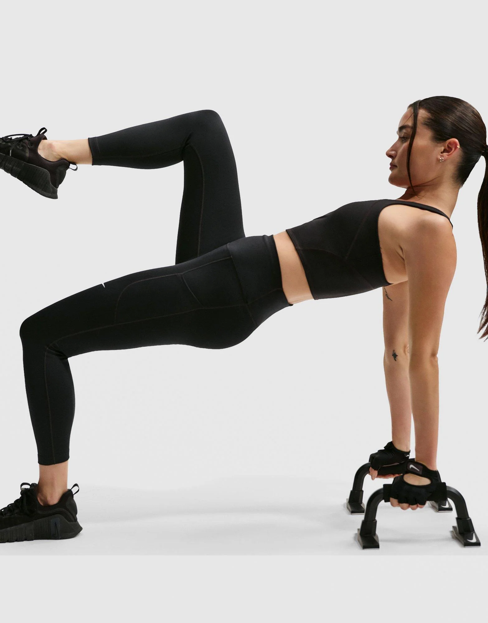 One High-Waisted Leggings with Pockets - Image 5