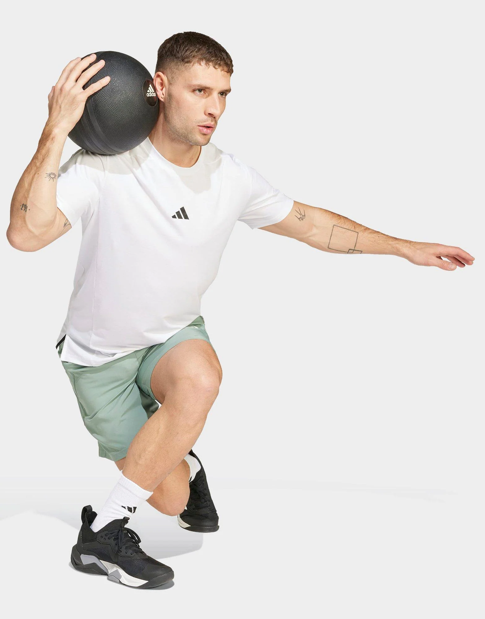 Train Essentials Woven Training Shorts - Image 3